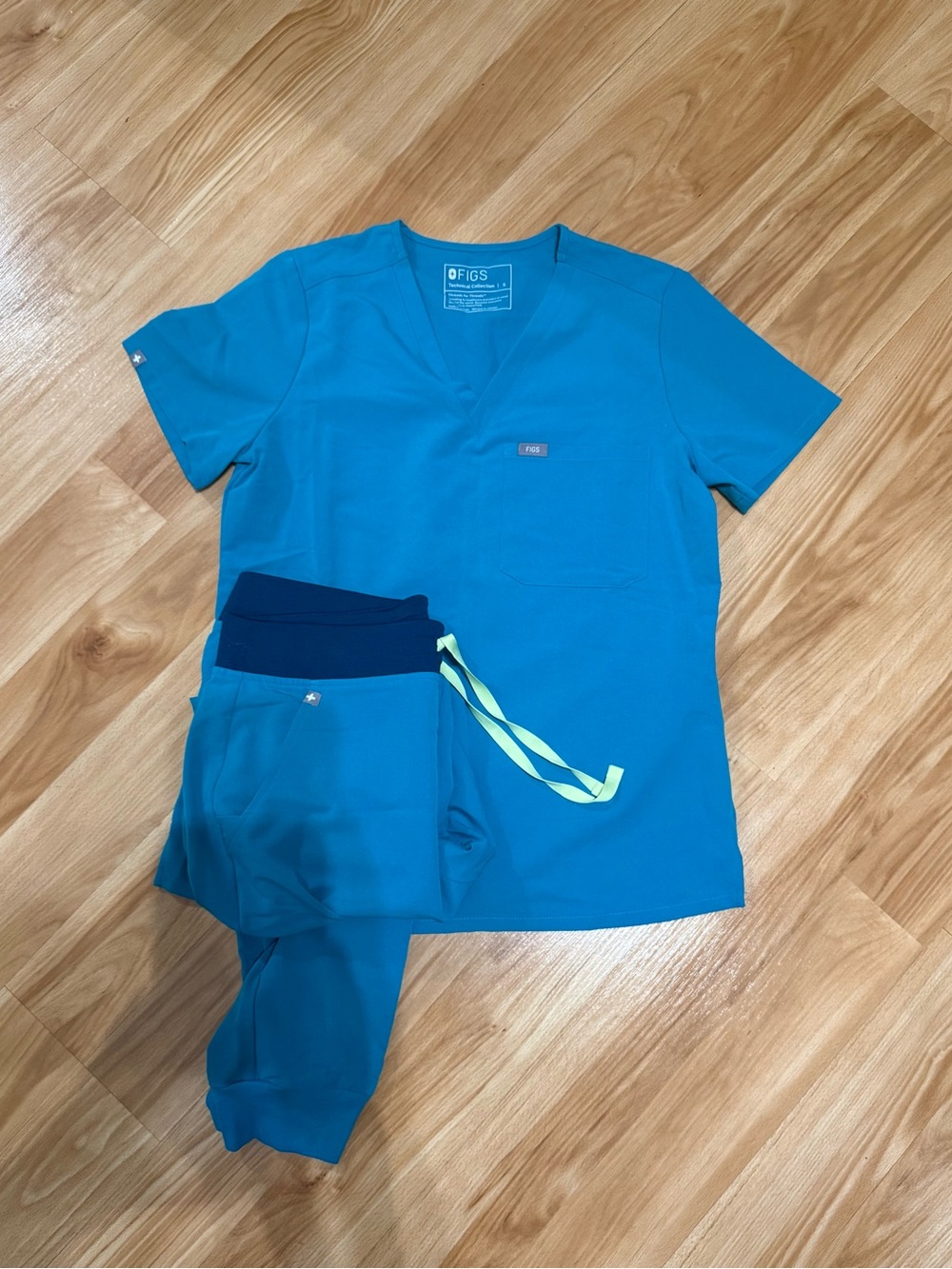 Figs scrub set - size small